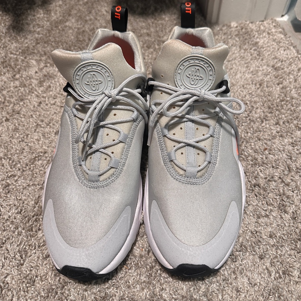 Nike Air Huarache Women's Sneakers - Gray and White